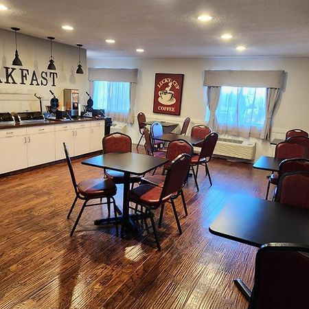 Ten Pin Inn & Suites Моузъс Лейк Екстериор снимка