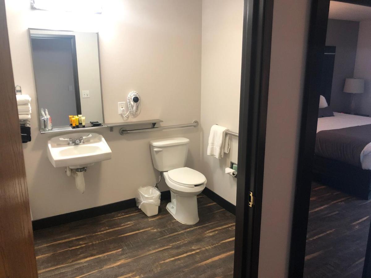 Ten Pin Inn & Suites Моузъс Лейк Екстериор снимка