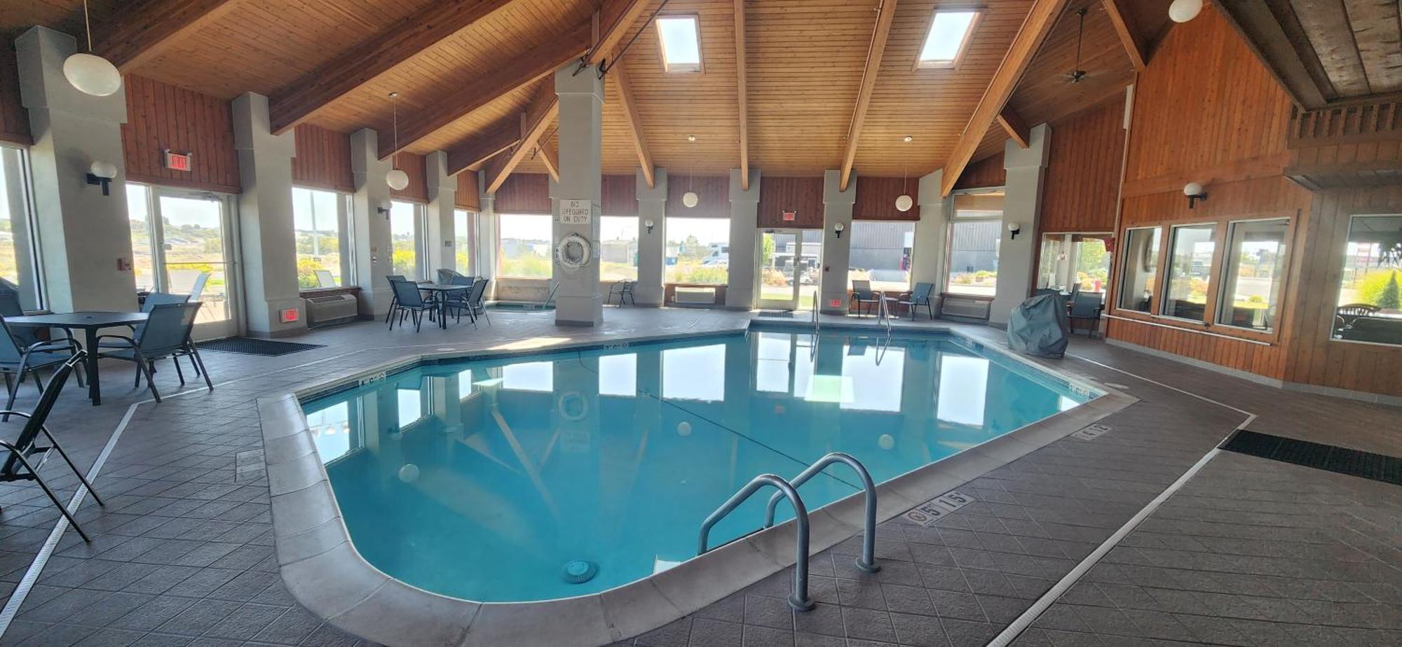 Ten Pin Inn & Suites Моузъс Лейк Екстериор снимка