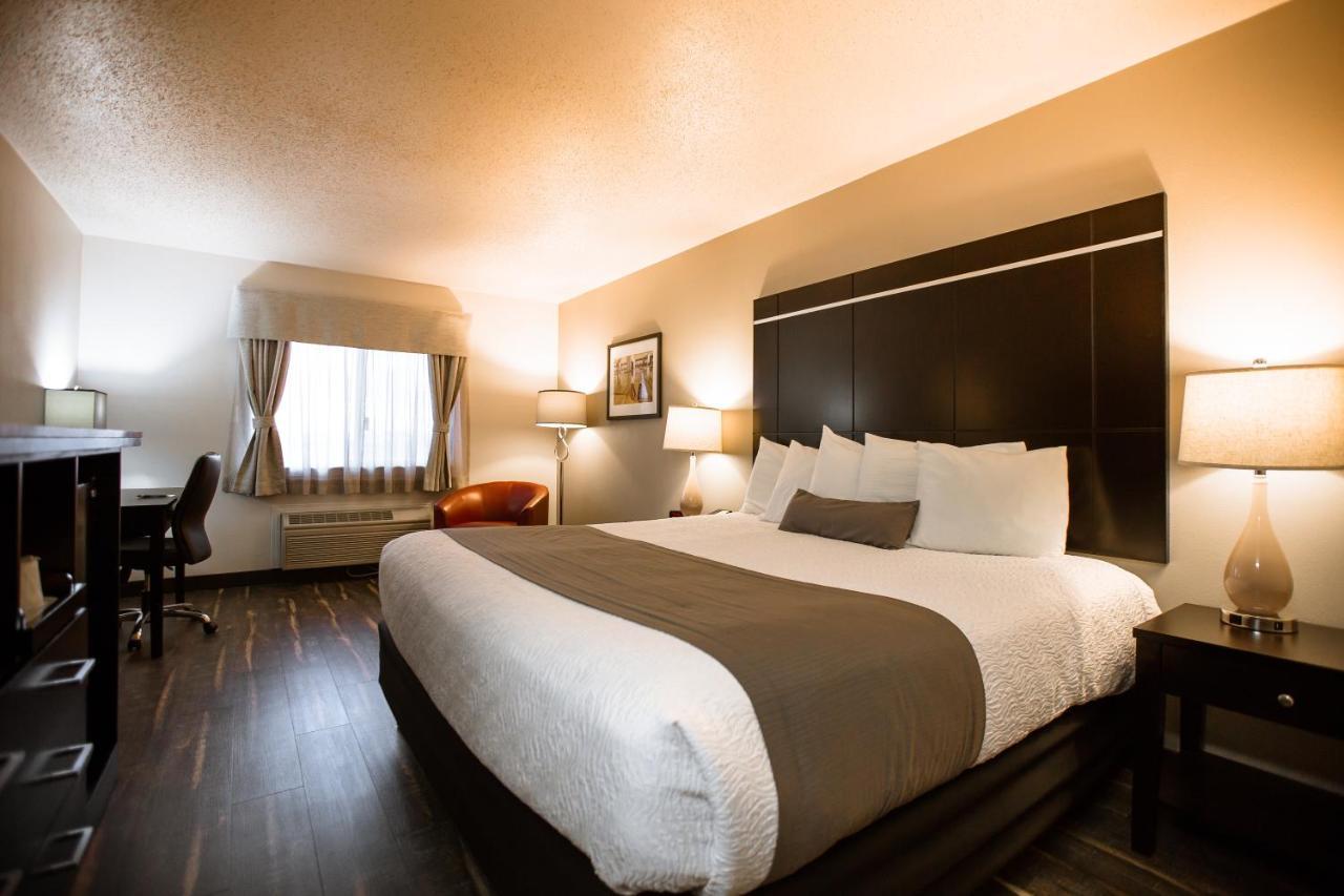 Ten Pin Inn & Suites Моузъс Лейк Екстериор снимка