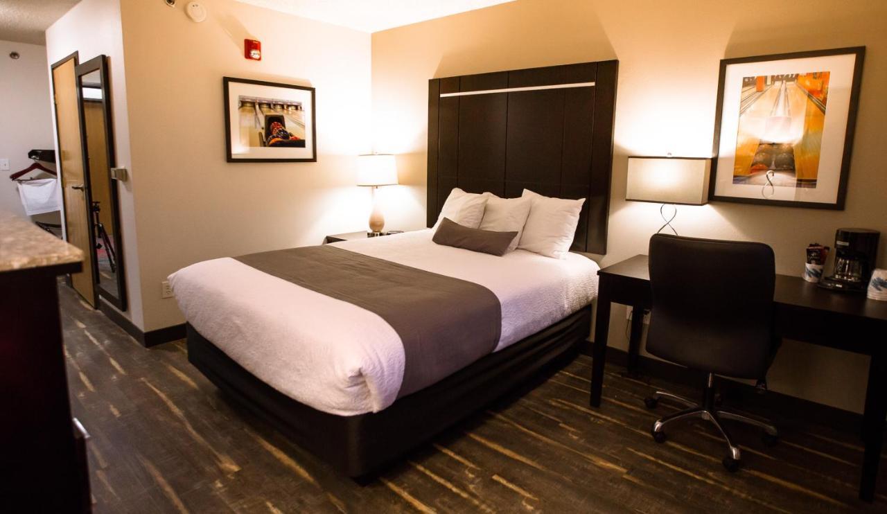 Ten Pin Inn & Suites Моузъс Лейк Екстериор снимка
