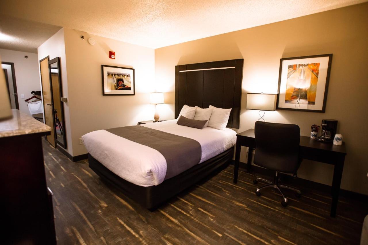 Ten Pin Inn & Suites Моузъс Лейк Екстериор снимка
