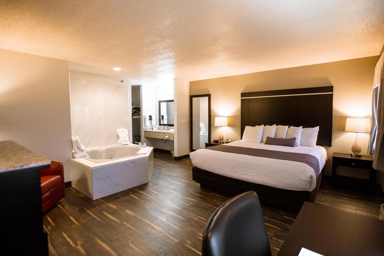 Ten Pin Inn & Suites Моузъс Лейк Екстериор снимка