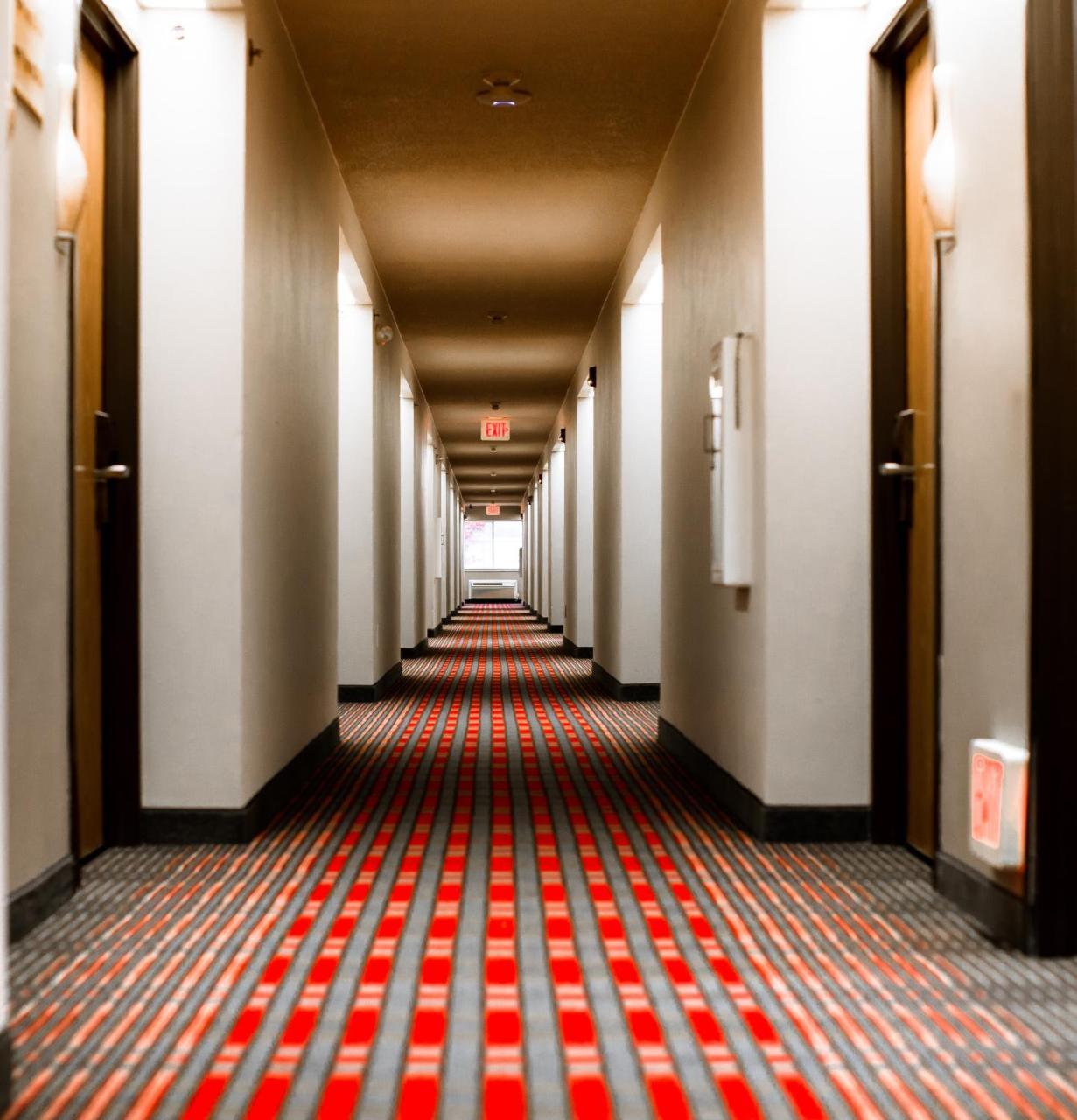 Ten Pin Inn & Suites Моузъс Лейк Екстериор снимка